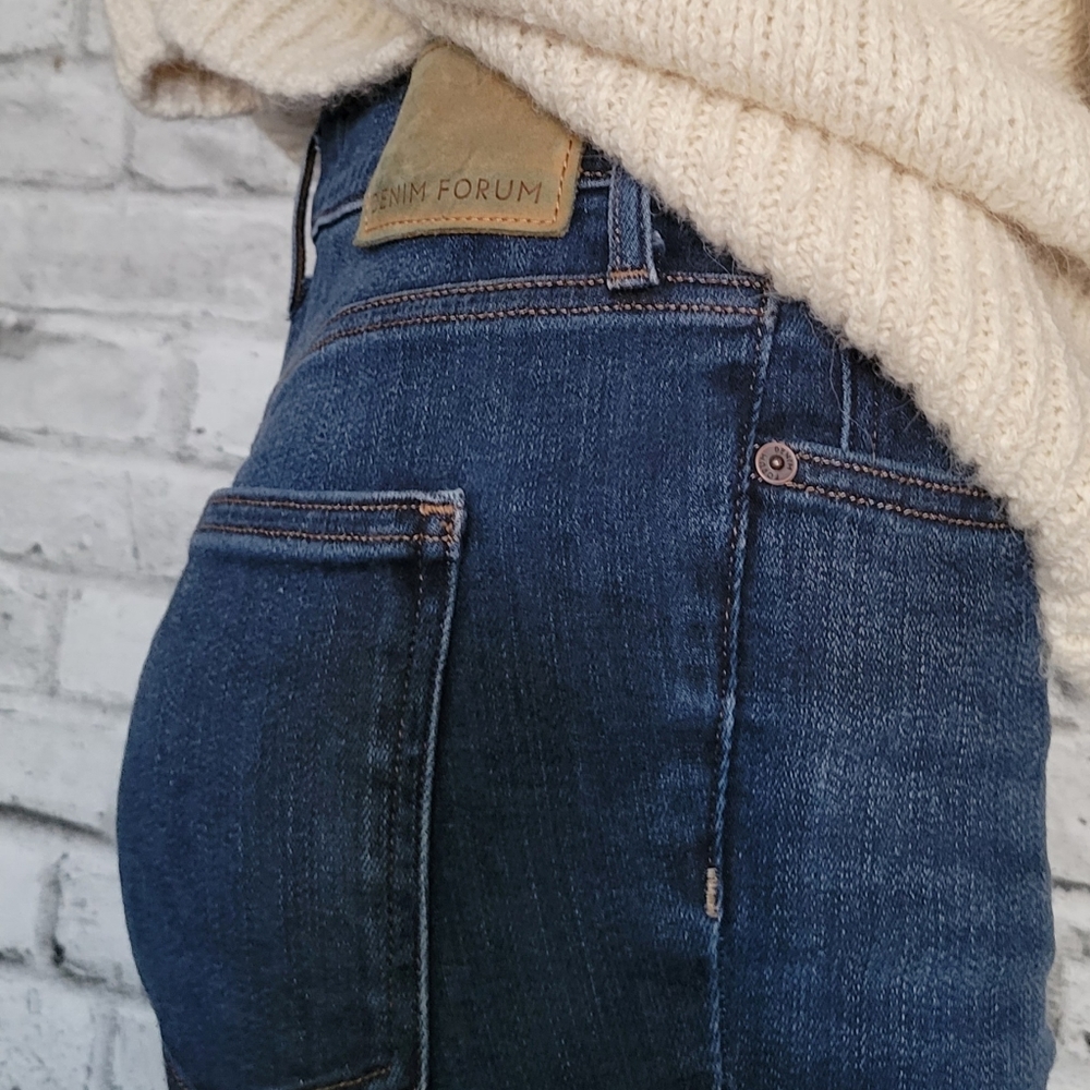 Denim Forum. Size 28.